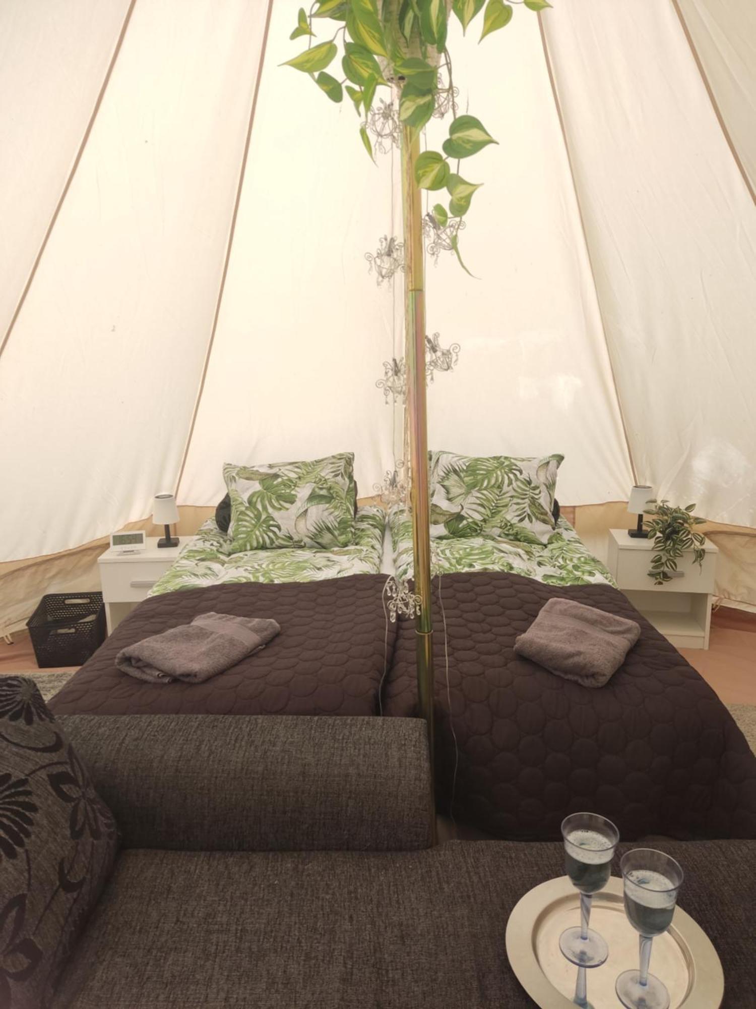 Апартаменты Koskentien Kotimajoitus & Luxury Glamping Йямся Экстерьер фото
